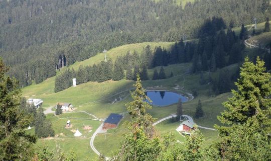 Die Falbastuba und Speicherteich des Skigebietes Gapfohl Die Falbastuba und Speicherteich des Skigebietes Gapfohl