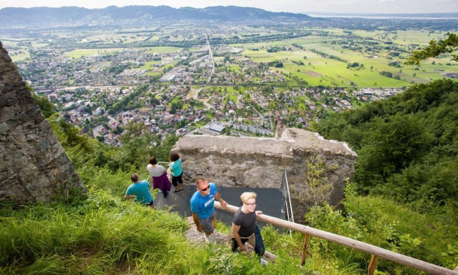 Aufgang Ruine Alt-Ems Aufgang Ruine Alt-Ems