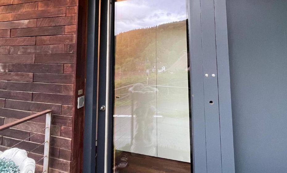 Design Apartment mit Panoramafenster & Naturblick - KLIMATISIERT Design Apartment mit Panoramafenster & Naturblick - KLIMATISIERT